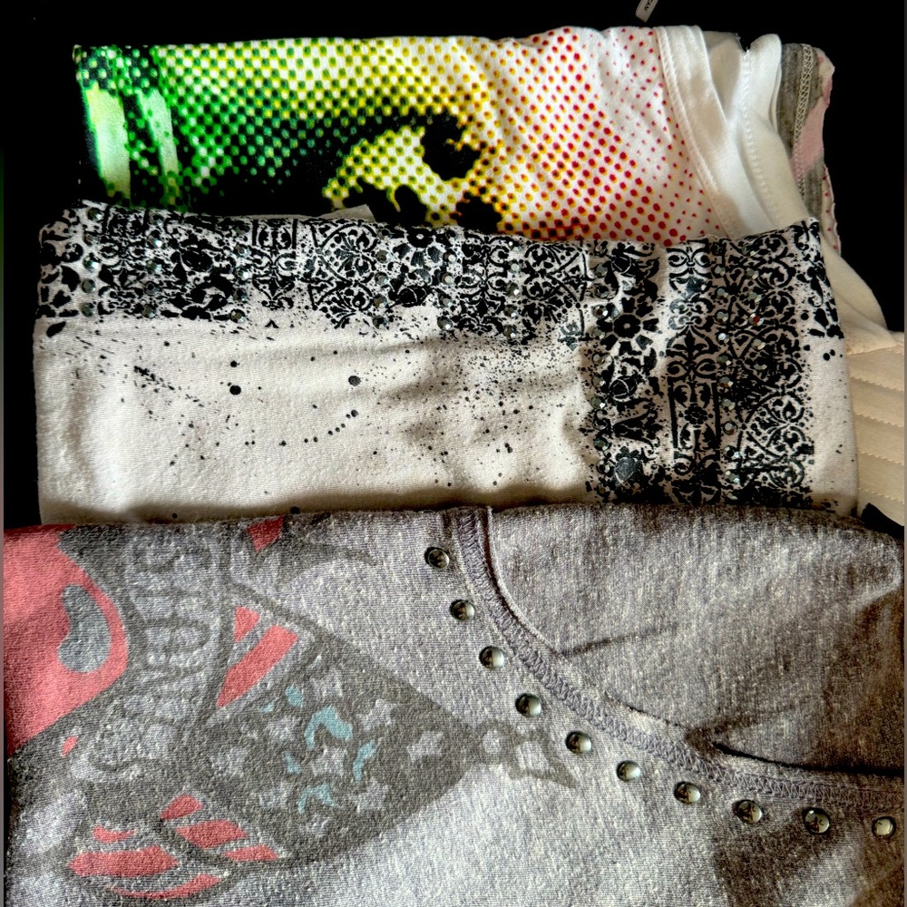 3 tops Bebe and Rock&Republic